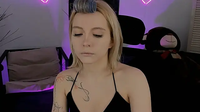 AuroraWrenfield online show from 03/11/26, 04:18