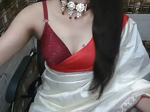 Snapshot of lovepihuu chatting on 03/17/26, 05:44 lovepihuu online show from 03/17/26, 05:44