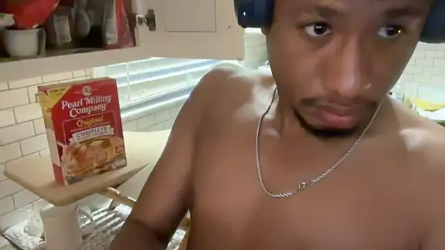 Snapshot of visitingnxtdoor chatting on 01/18/26, 12:53 visitingnxtdoor online show from 01/18/26, 12:53