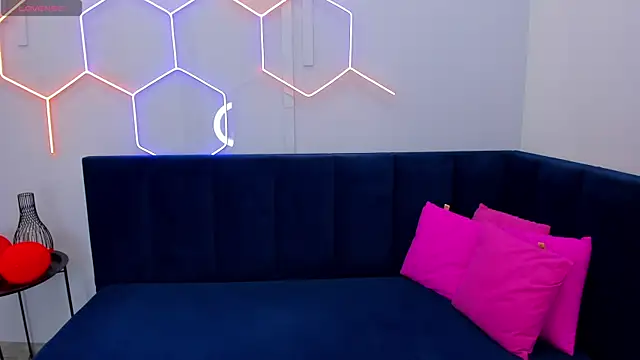 Snapshot of Kat__cat chatting on 04/17/26, 02:14 Kat cat online show from 04/17/26, 02:14