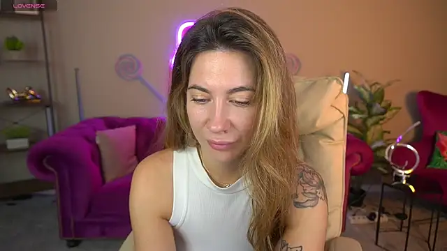 Snapshot of KateShanny chatting on 12/04/25, 06:44 KateShanny online show from 12/04/25, 06:44