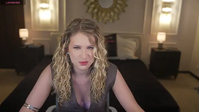 Snapshot of Scarlett_Sweet054 chatting on 04/18/26, 02:54 Scarlett Sweet054 online show from 04/18/26, 02:54