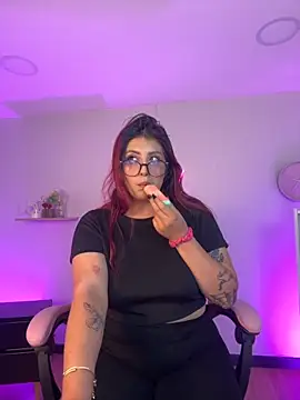 Snapshot of Aphriil__ chatting on 10/06/25, 08:06 Aphriil online show from 10/06/25, 08:06