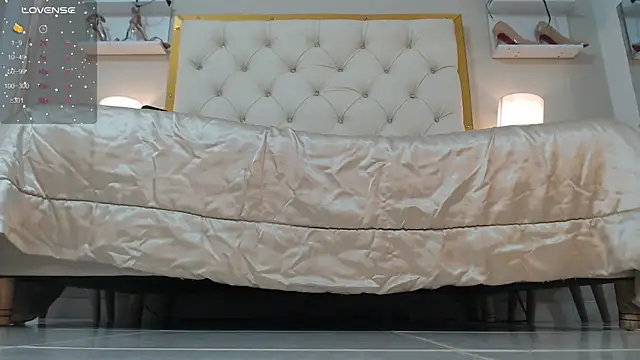 aura sanders1 online show from 11/04/25, 12:15