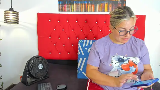 carolinacrus01 online show from 10/26/25, 02:56