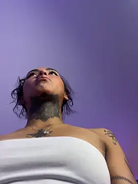 Snapshot of iamkatty_ chatting on 09/17/25, 04:52 iamkatty  online show from 09/17/25, 04:52