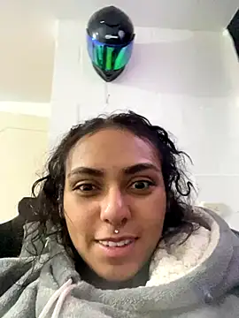 Snapshot of iamkatty_ chatting on 10/10/25, 06:40 iamkatty  online show from 10/10/25, 06:40