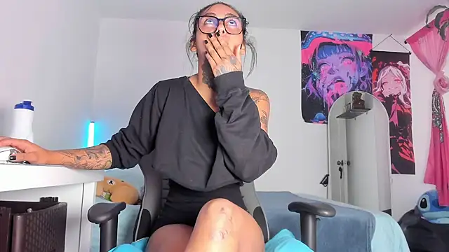 Snapshot of iamkatty_ chatting on 10/16/25, 01:01 iamkatty  online show from 10/16/25, 01:01