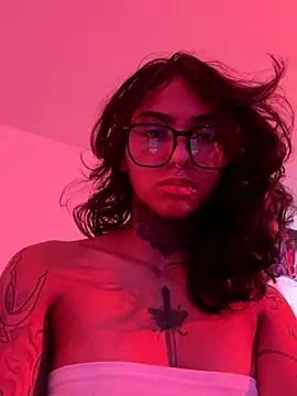 Snapshot of iamkatty_ chatting on 11/02/25, 04:20 iamkatty  online show from 11/02/25, 04:20