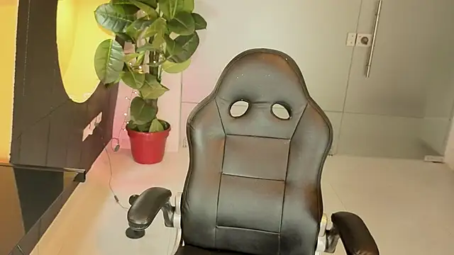 Snapshot of LiLLiAnderson chatting on 09/21/25, 12:07 LiLLiAnderson online show from 09/21/25, 12:07