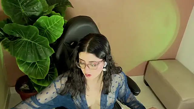 Snapshot of LiLLiAnderson chatting on 09/29/25, 11:37 LiLLiAnderson online show from 09/29/25, 11:37