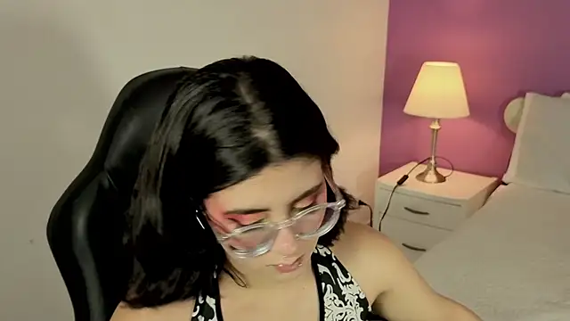 Snapshot of LiLLiAnderson chatting on 10/17/25, 11:57 LiLLiAnderson online show from 10/17/25, 11:57