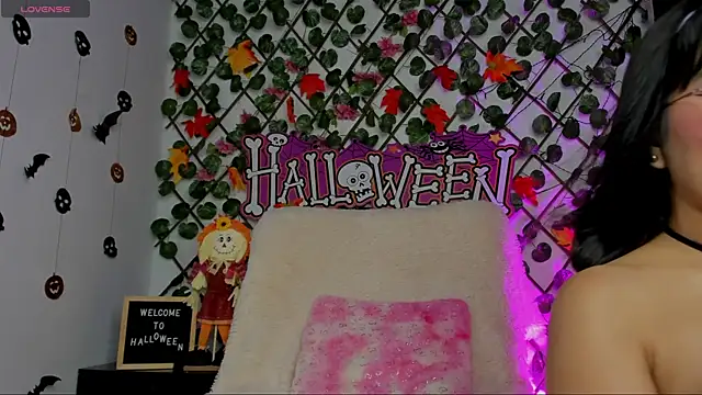 Snapshot of isabel_jaames chatting on 10/14/25, 07:58 isabel jaames online show from 10/14/25, 07:58