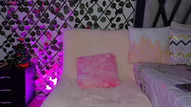 Snapshot of isabel_jaames chatting on 11/30/25, 06:23 isabel jaames online show from 11/30/25, 06:23