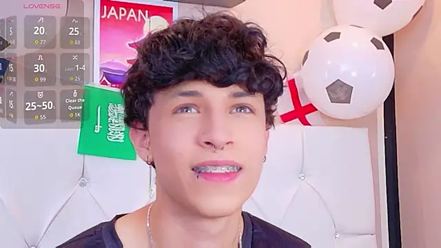 Snapshot of Axel__Evans chatting on 06/18/26, 01:59 Axel Evans online show from 06/18/26, 01:59