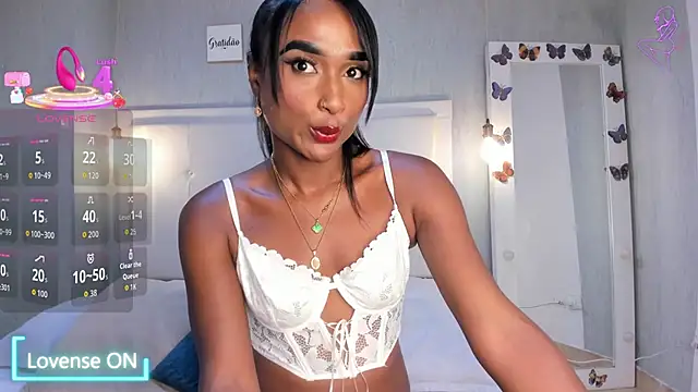 Snapshot of EsmeraldaNyx chatting on 09/09/25, 10:53 EsmeraldaNyx online show from 09/09/25, 10:53