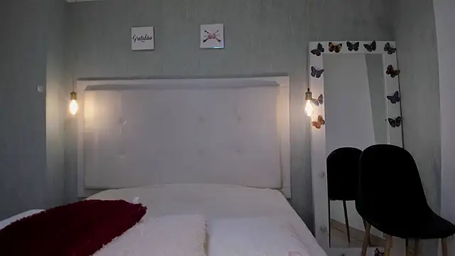 Snapshot of EsmeraldaNyx chatting on 12/02/25, 08:37 EsmeraldaNyx online show from 12/02/25, 08:37