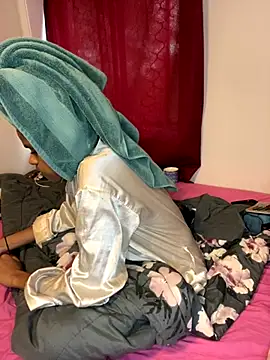 Snapshot of Soniala chatting on 11/02/25, 07:27 Soniala online show from 11/02/25, 07:27