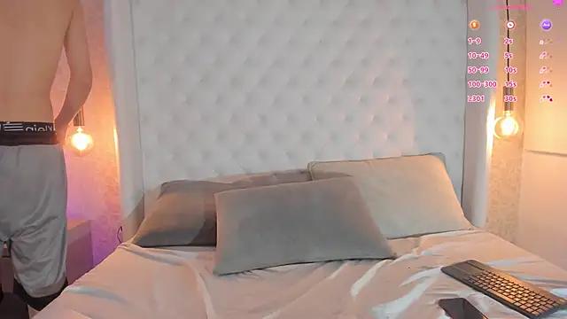 Snapshot of juliie_star chatting on 03/13/26, 01:34 juliie star online show from 03/13/26, 01:34