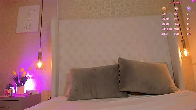 Snapshot of juliie_star chatting on 03/20/26, 01:10 juliie star online show from 03/20/26, 01:10