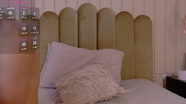 Snapshot of juliie_star chatting on 04/03/26, 01:14 juliie star online show from 04/03/26, 01:14