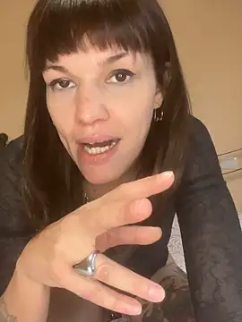 Snapshot of SarettaB90 chatting on 10/19/25, 03:34 SarettaB90 online show from 10/19/25, 03:34