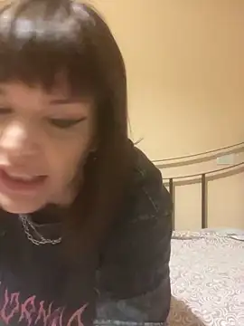 Snapshot of SarettaB90 chatting on 10/20/25, 04:40 SarettaB90 online show from 10/20/25, 04:40