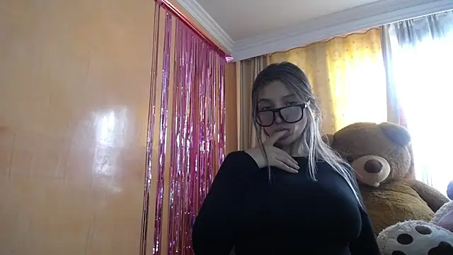 Snapshot of miss_lilieth chatting on 05/22/26, 02:22 miss lilieth online show from 05/22/26, 02:22