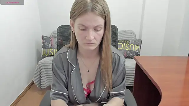 Snapshot of Alisha_Skyes chatting on 06/17/26, 08:54 Alisha Skyes online show from 06/17/26, 08:54