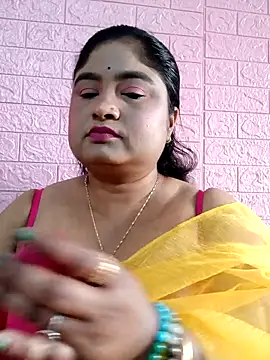 Snapshot of hornyriyanka chatting on 03/15/26, 02:39 hornyriyanka online show from 03/15/26, 02:39