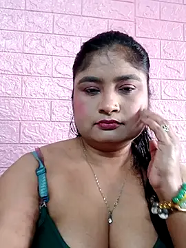 Snapshot of hornyriyanka chatting on 04/08/26, 02:33 hornyriyanka online show from 04/08/26, 02:33