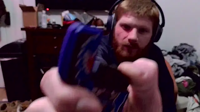 Snapshot of Magnetic127 chatting on 11/29/25, 02:14 Magnetic127 online show from 11/29/25, 02:14