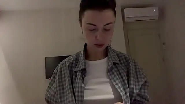 Snapshot of Gilin1 chatting on 10/09/25, 06:39 Gilin1 online show from 10/09/25, 06:39