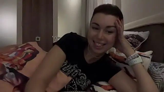 Snapshot of Gilin1 chatting on 10/20/25, 08:20 Gilin1 online show from 10/20/25, 08:20