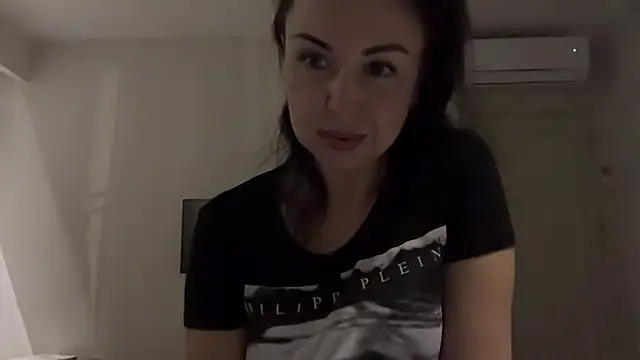 Snapshot of Gilin1 chatting on 10/31/25, 07:15 Gilin1 online show from 10/31/25, 07:15