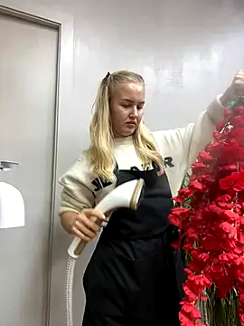 Snapshot of CandyVice chatting on 09/30/25, 05:18 CandyVice online show from 09/30/25, 05:18