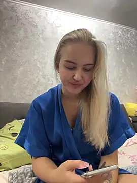 Snapshot of CandyVice chatting on 10/19/25, 04:29 CandyVice online show from 10/19/25, 04:29