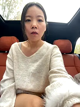 Snapshot of xinmeng-000 chatting on 11/22/25, 04:44 xinmeng-000 online show from 11/22/25, 04:44