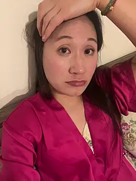 Snapshot of evachinoise chatting on 04/20/26, 08:10 evachinoise online show from 04/20/26, 08:10