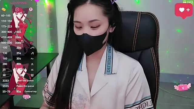 Snapshot of HanaYourlove chatting on 04/12/26, 11:37 HanaYourlove online show from 04/12/26, 11:37