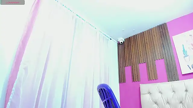 Snapshot of Lucia_Spear chatting on 10/25/25, 12:45 Lucia Spear online show from 10/25/25, 12:45