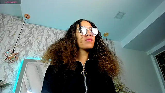 Hanna Cornee  online show from 09/15/25, 01:44