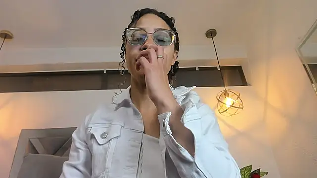 Hanna Cornee  online show from 12/14/25, 01:38