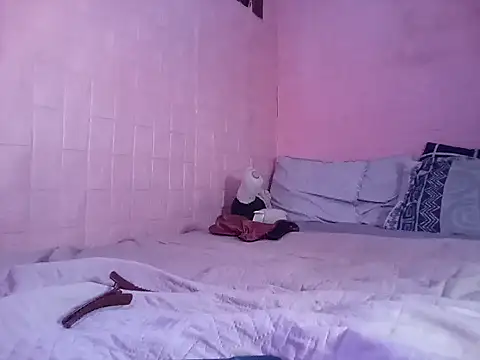 Snapshot of Kellye_hotTs chatting on 11/26/25, 08:43 Kellye hotTs online show from 11/26/25, 08:43