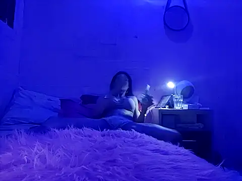 Snapshot of Kellye_hotTs chatting on 12/23/25, 02:42 Kellye hotTs online show from 12/23/25, 02:42