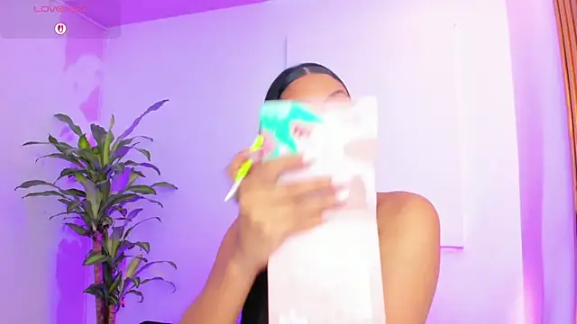 Snapshot of MacarenaSmith chatting on 12/16/25, 11:48 MacarenaSmith online show from 12/16/25, 11:48