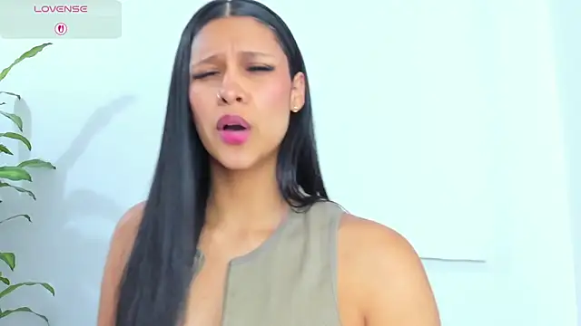 Snapshot of MacarenaSmith chatting on 12/17/25, 11:16 MacarenaSmith online show from 12/17/25, 11:16