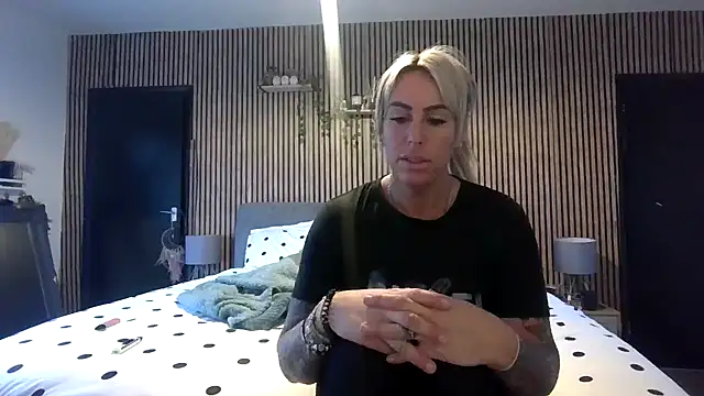 Snapshot of poppyinga1 chatting on 01/11/26, 11:15 poppyinga1 online show from 01/11/26, 11:15