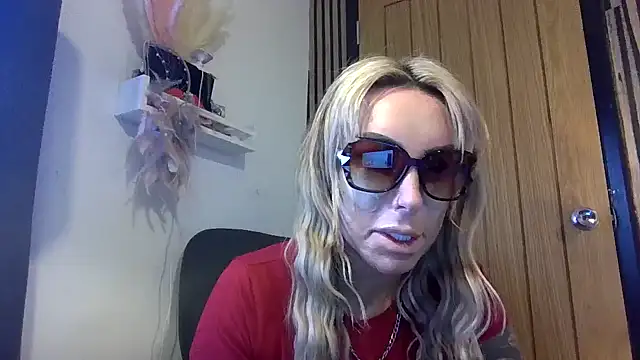 Snapshot of poppyinga1 chatting on 02/20/26, 09:43 poppyinga1 online show from 02/20/26, 09:43