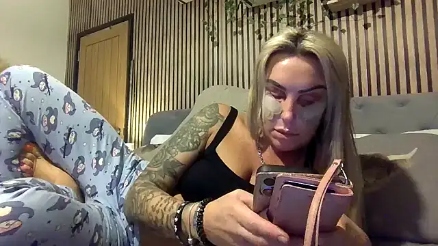 Snapshot of poppyinga1 chatting on 02/21/26, 10:00 poppyinga1 online show from 02/21/26, 10:00